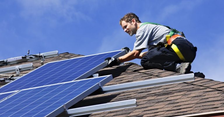 Lees meer over het artikel Zijn zonnepanelen voor jou de investering waard?